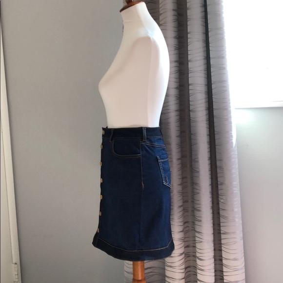 Like new button down jean skirt - Picture 3 of 6